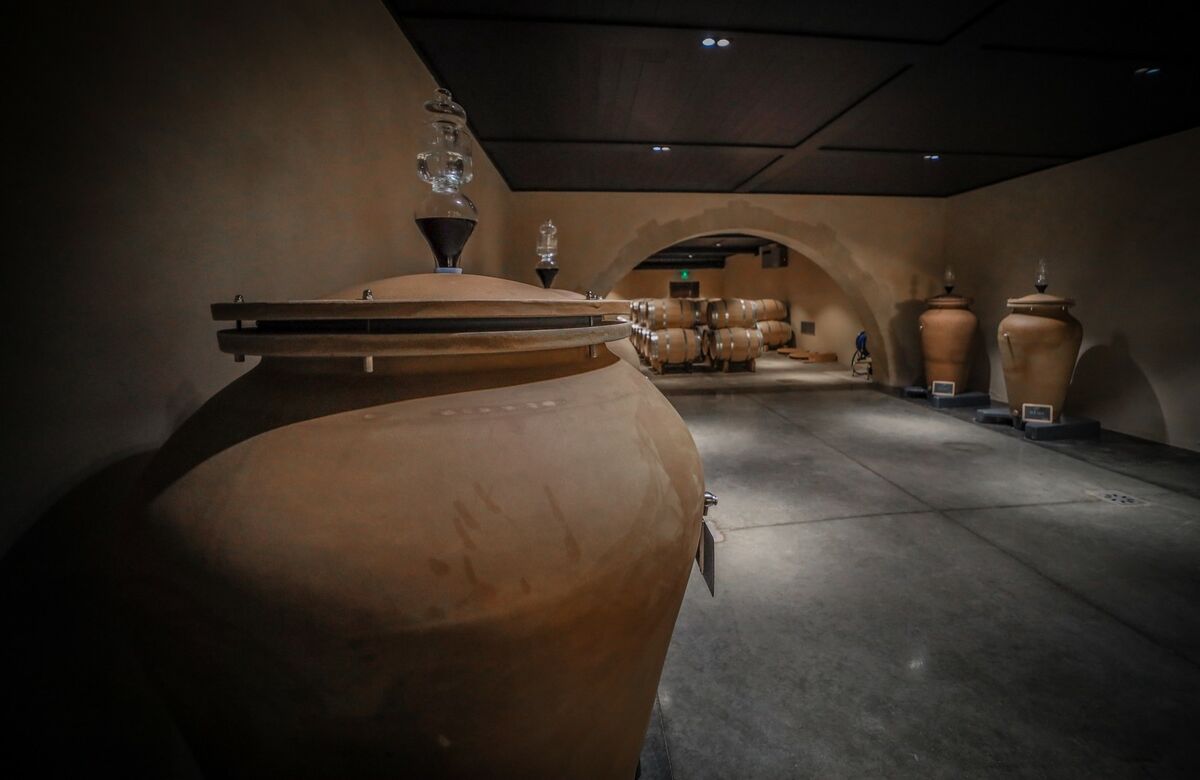 Amphorae for the aging of Château Larmande wine - Tava