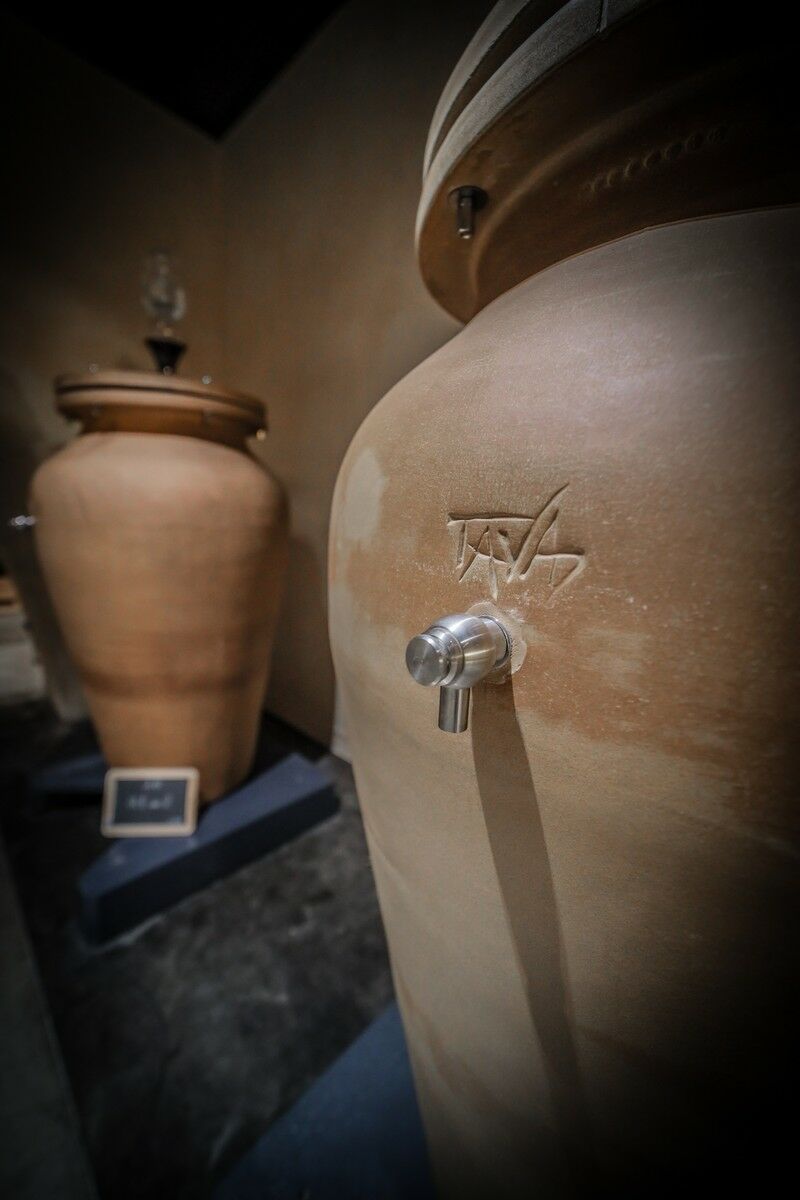 Amphorae for the aging of Château Larmande wine - Tava